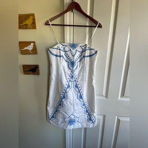 Lily Pulitzer - white and blue strapless dress - bee detail